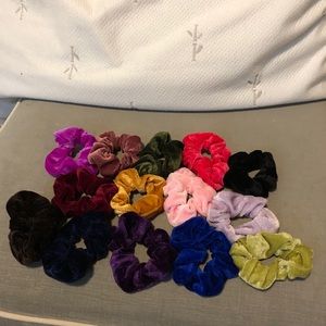 urban outfitters 14 pc velvet scrunchies